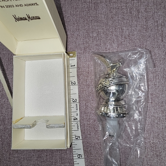 Neiman Marcus 2003 Bottle Stopper - Picture 4 of 4